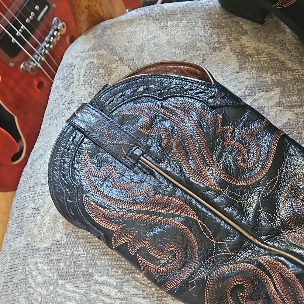ARIAT Snip Toe Black Boots - Picture 7 of 16